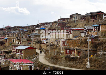 Dorf im Grasland von Tagong, Sichuan, China Stockfoto
