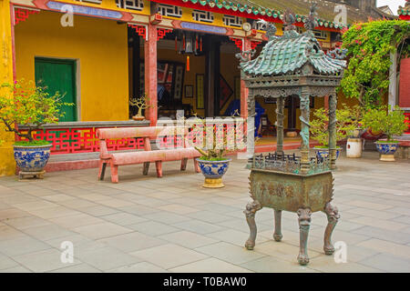 Hof im historischen Hainan Montagehalle in der UNESCO-Zentrale vietnamesischen Stadt Hoi An Stockfoto