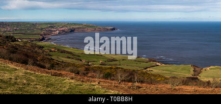 Sonniger Frühlingstag wie Meer Küste in der Nähe von Whitby Stockfoto