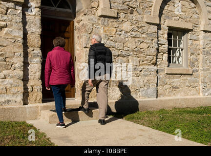 Senior Paar besuche alte Lancaster Gefängnis, South Carolina, USA. Stockfoto