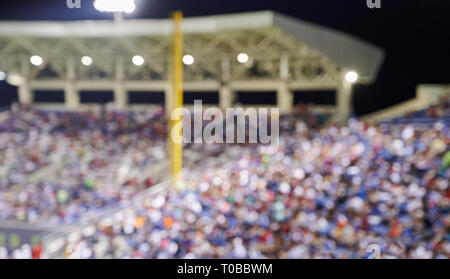 Masse von Fans auf Baseball Stadium verschwommenen Hintergrund Stockfoto