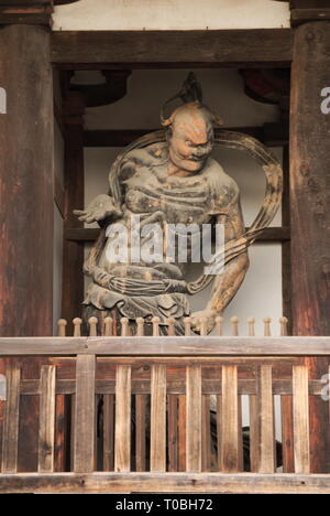 Kongo rikishi, der schutzgott im Todaiji-Tempelkomplex in Nara, Honshu, Japan Stockfoto