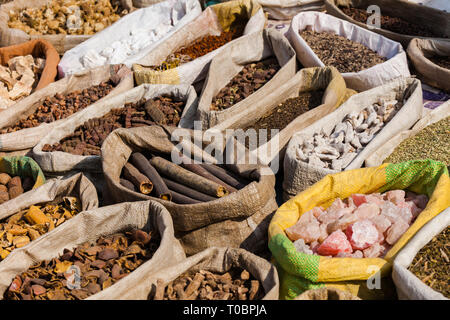 Indische Gewürze auf dem Markt Stockfoto