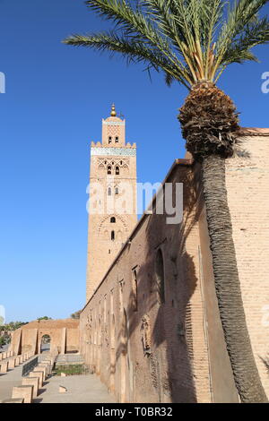 Koutoubia Moschee (Nordseite), mit Resten der früheren Almohaden Moschee, Medina, Marrakesch, Marrakesh-Safi region, Marokko, Nordafrika Stockfoto