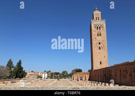 Koutoubia Moschee (Nordseite), mit Resten der früheren Almohaden Moschee, Medina, Marrakesch, Marrakesh-Safi region, Marokko, Nordafrika Stockfoto