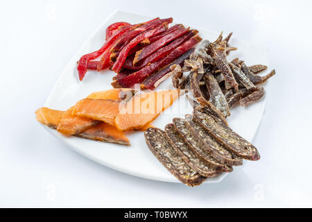 Geräuchertes Fleisch zu Bier. Wild, Fleisch Wurst, gesalzen roten Fischen. Bier Kit. Fleischgericht. Stockfoto