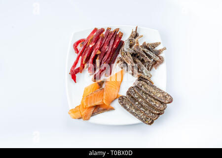 Geräuchertes Fleisch zu Bier. Wild, Fleisch Wurst, gesalzen roten Fischen. Bier Kit. Fleischgericht. Stockfoto