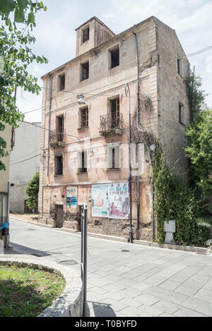 Ein verlassenes Haus in Oliena Dorf, Nuoro Provinz, Insel Sardinien, Italien Stockfoto