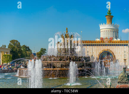 Russland, Moskau - 15. September 2018: der Brunnen Ton Blume'. Die Ausstellung der Errungenschaften der Volkswirtschaft (Vdnh) im Sommer Stockfoto