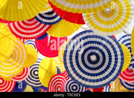 Bunte gefaltetem Papier Dekoration für Hintergrund oder Banner Stockfoto