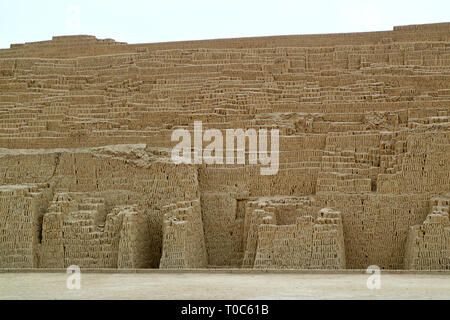 Huaca Pucllana, die Ruinen von Pre Inca zeremoniellen und administrativen Standort im Stadtteil Miraflores, Lima, Peru Stockfoto