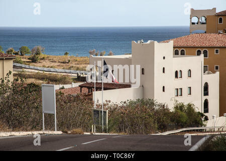 SINT MAARTEN - Juli 30, 2015: Grenze zwischen niederländischen und französischen Seite Sint Maarten/St. Martin Insel. Stockfoto