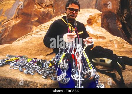 Barry Ward Übersetzung für einen Aufstieg in Moab, Utah Stockfoto