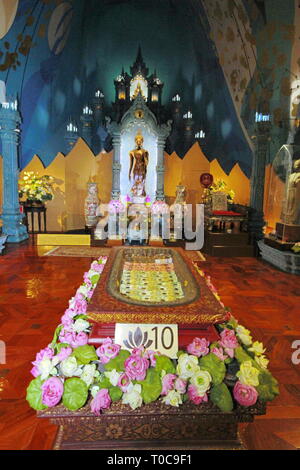 Samut Prakan, Thailand, Feb 11,2018, Foto der Buddha Bild im Paradies nehmen innerhalb der dreiköpfigen Elefanten am Erawan Museum Stockfoto