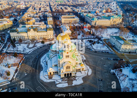 Europa, Bulgarien Sofia, Luftaufnahme der Alexander-Newski-Kathedrale im Winter Stockfoto