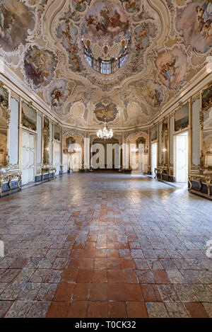 CATANIA, Italien - 18 Jan 2019: Einrichtung des Palazzo Biscari in Catania, Italien, mit dem sizilianischen Barock ball Zimmer Halle und Rezeption. Stockfoto