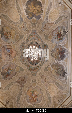 CATANIA, Italien - 18 Jan 2019: Einrichtung des Palazzo Biscari in Catania, Italien, mit dem sizilianischen Barock ball Zimmer Halle und Rezeption. Stockfoto