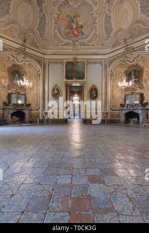 CATANIA, Italien - 18 Jan 2019: Einrichtung des Palazzo Biscari in Catania, Italien, mit dem sizilianischen Barock ball Zimmer Halle und Rezeption. Stockfoto