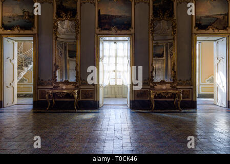CATANIA, Italien - 18 Jan 2019: Einrichtung des Palazzo Biscari in Catania, Italien, mit dem sizilianischen Barock ball Zimmer Halle und Rezeption. Stockfoto