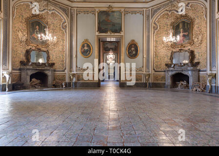 CATANIA, Italien - 18 Jan 2019: Einrichtung des Palazzo Biscari in Catania, Italien, mit dem sizilianischen Barock ball Zimmer Halle und Rezeption. Stockfoto