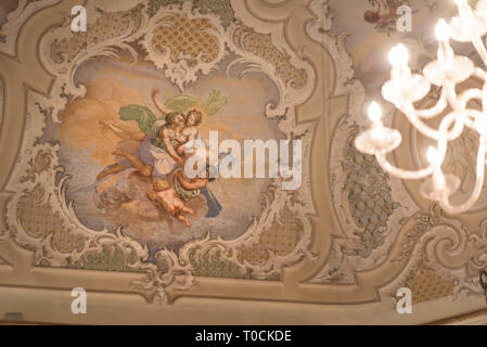 CATANIA, Italien - 18 Jan 2019: Einrichtung des Palazzo Biscari in Catania, Italien, mit dem sizilianischen Barock ball Zimmer Halle und Rezeption. Stockfoto