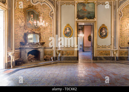 CATANIA, Italien - 18 Jan 2019: Einrichtung des Palazzo Biscari in Catania, Italien, mit dem sizilianischen Barock ball Zimmer Halle und Rezeption. Stockfoto
