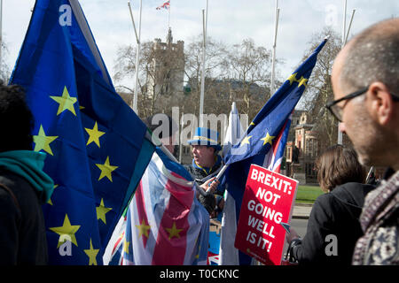 Westminster 18.März 2019. Bleiben protester Steve Bray außerhalb des Parlaments. Stockfoto