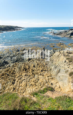 Landschaft der sardischen Küste von Coscia di donna, im Nordwesten von Sardinien, an einem sonnigen Tag Stockfoto