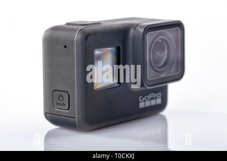 Detail der neue GoPro Hero 7 Schwarz isoliert auf weißem Stockfoto