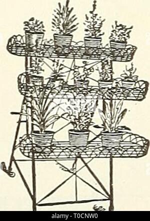 Dreer's Garten Buch 1924 (1924) Dreer's Garten Buch 1924 dreersgardenbook 1924 henr Jahr: 1924 Keystone Le.af R. a. ck Attachiient SCHROETER MOLE TR P Leaf-Racks. Die Keystone Blatt Rack kann auf jedem w verwendet werden - heelbarrow mit abnehmbaren Seiten. Aus verzinktem Draht auf einen Holzrahmen verschraubt, mit einer Kapazität von 10 Bushel ist es recht bequem, für das Sammeln von Blättern, Gras und Müll. Preis, nicht einschließlich schubkarre § 7 50 Mole fallen. Schroeter, S 2.00: Reddick, Sl. OO ;-o'-Blick 1 25 Moss. Sphagnum, für wachsende und Verpackungsanlagen, Ballen... . 3 50 Papier. Wasserdichte Krepp, 18 Zoll wdde, roUs c Stockfoto