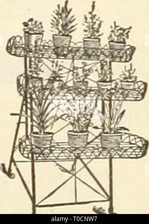 Dreer's Garten Buch 1925 (1925) Dreer's Garten Buch 1925 dreersgardenbook 1925 henr Jahr: 1925 Stahl Bogenrührstange Automatische selbstreinigende Rake Keystone Blatt Rack Anhang Schroeter Mole Tr p Leaf-Racks. Die Keystone Blatt Rack kann auf jeder Schubkarre mit abnehmbaren Seiten verwendet werden. Aus verzinktem Draht auf einen Holzrahmen verschraubt, mit einer Kapazität von 10 Bushel ist es recht bequem, für das Sammeln von Blättern, Gras und Müll. Preis, nicht einschließlich schubkarre S8 00 Mole fallen. Schroeter, S 2.00; Reddick 1 25 Moss. Sphagnum, für wachsende und Verpackungsanlagen, Ballen... . 3 SO Papier. Wasserdichte Krepp, 18 in Stockfoto