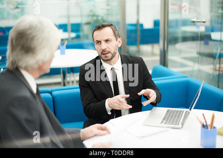 Zwei Partner, die sich für Treffen Stockfoto