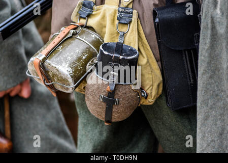 Kantine eines Soldaten aus dem zweiten Weltkrieg während der Rekonstruktion der historischen Schlacht. Stockfoto