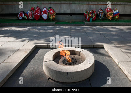 In Weliki Nowgorod, Russland - 14. AUGUST 2018: Memorial ewige Flamme der Herrlichkeit in Weliki Nowgorod liegt auf dem Gebiet von Nowgorod Detinets Stockfoto