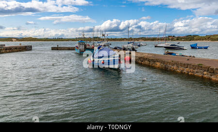 Benthall, Northumberland, England, Großbritannien - September 09, 2018: Boote im Hafen Stockfoto