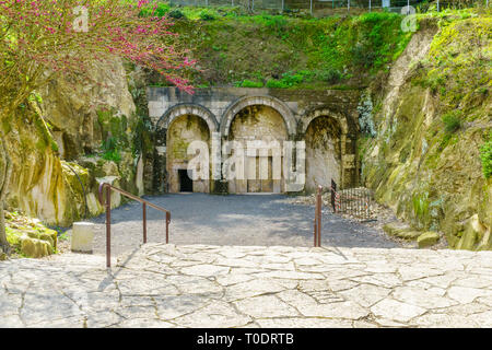 Kiryat Tivon, Israel - 13. März 2019: Die Fassade der Höhle von Rabbi Yehuda HaNasi, eine jüdische Beerdigung Höhle aus der römischen Periode, in Bet Shearim Natio Stockfoto