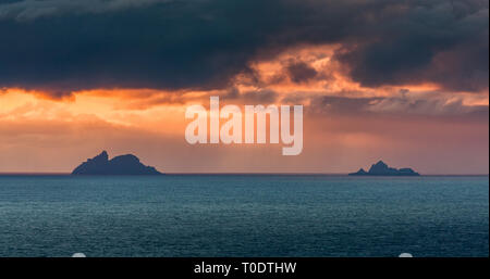 Skellig Inseln, Kerry, Irland. 26. April 2015. Skellig Inseln liegen (12 km) vor der Küste von Kerry. Jetzt ein UNESCO-Weltkulturerbe, Mönche einst li Stockfoto