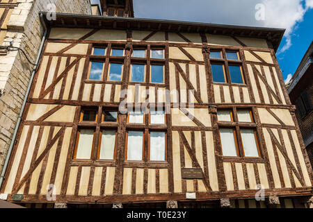 Troyes (Great-East, Grand Est, nord-östlichen Frankreich): Traditionelle champenois Stil Fachwerkhaus in der Altstadt, die 'rue Saussier Allgemein' Straße Stockfoto