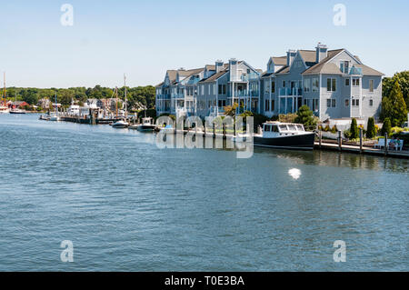 Ansicht des Mystic Seaport mit Boote und Häuser, Connecticut Stockfoto