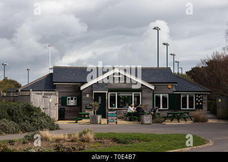 Gruene cafe Canoe Lake, Southsea, Portsmouth, Hampshire, Großbritannien Stockfoto