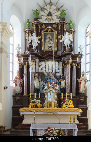 Altar in der katholischen Kirche in Belarus. Es gibt einige digitale Rauschen bei hohen ISO-shot Stockfoto