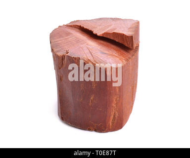Chandan oder rotes Sandelholz Stück isoliert auf weißem baclground. Stockfoto