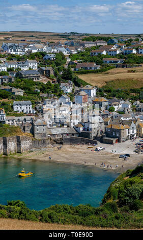 Blick auf das Dorf von Port Isaac, in Cornwall, England. Die Lage für die Verfilmung von Doc Martin starring Martin Clunes, der mürrische Arzt Stockfoto