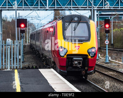 Virgin Trains Class 221 Super Voyager Zug in Hampton-in-arden entfernt in der Nähe von Birmingham GROSSBRITANNIEN Stockfoto