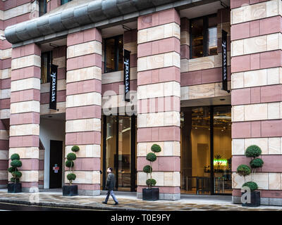 WeWork London - WeWork Coworking Space und gemeinsam genutzte Büro- und Arbeitsbereiche im Nr. 1 Geflügel Gebäude in der Stadt London Financial District Stockfoto