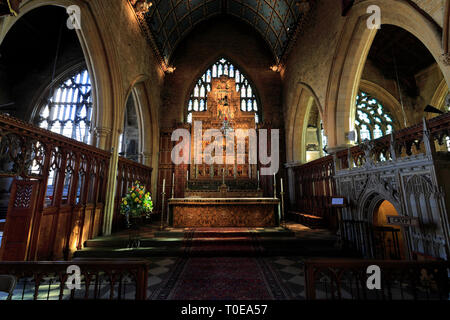 Innenraum der Pfarrkirche St Wulframs, Stadt Grantham, Lincolnshire, England, Großbritannien Stockfoto