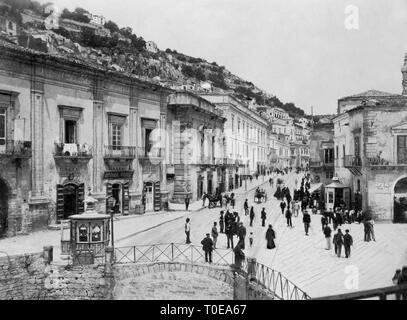 Europa, Italien, Sizilien, Modica, Ansicht von Corso Umberto I, 1890 1900 Stockfoto