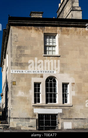 Hotel an der Ecke der Royal Crescent und Obere Kirche Street, Bath, England Stockfoto