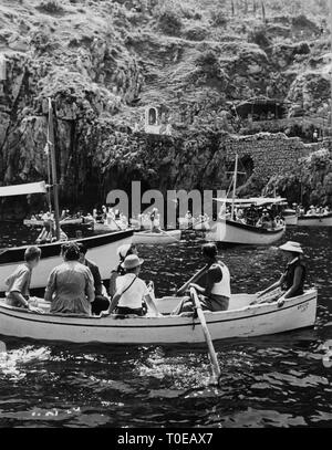 Italien, Kampanien, die Insel Capri, die darauf warten, in die Blaue Grotte, 1961 zu erhalten Stockfoto