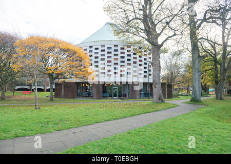 Fotos der außerhalb der öffentlichen Bereiche und Gebäude an der Universität von Sussex in Brighton Stockfoto